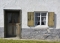69523883 - Tür und Fenster an altem Bauernhaus im Ostallgäu © Lotse77